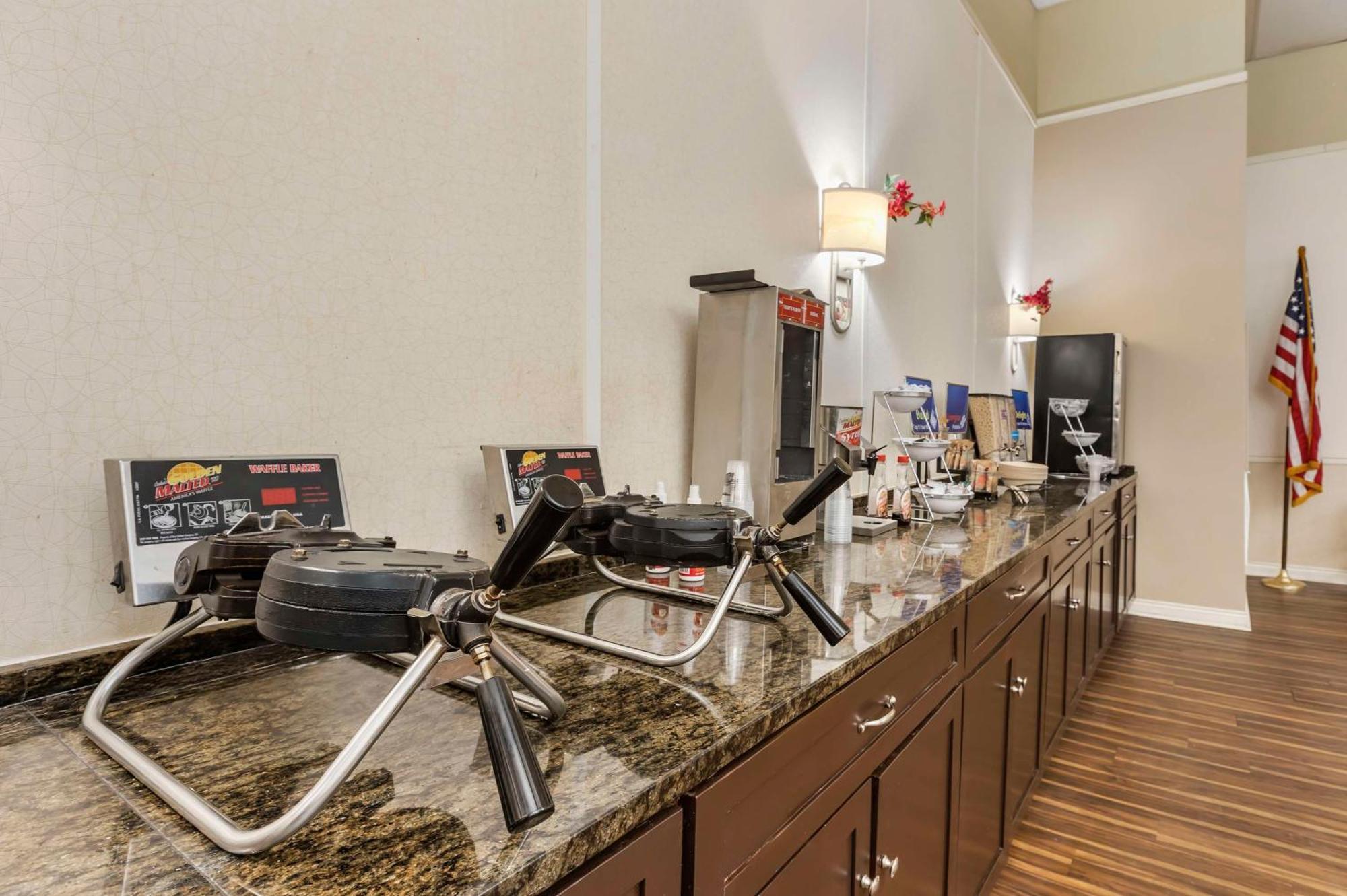 Best Western Watertown/Fort Drum Extérieur photo